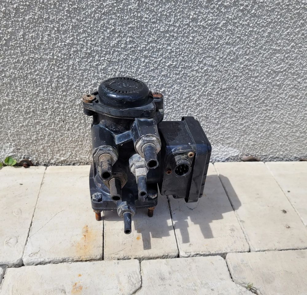 MODULATOR EBS MAN 81.52301.6212 - Части на спирачната система: снимка 2 MODULATOR EBS MAN 81.52301.6212 - Части на спирачната система: снимка 2