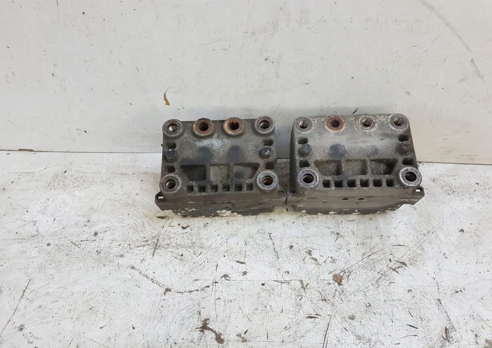 PODUSZKI SKRZYNI BIEGÓW ACTROS MP4 ORYGINAŁ 2SZT - Скоростна кутия и части за Камион: снимка 2 PODUSZKI SKRZYNI BIEGÓW ACTROS MP4 ORYGINAŁ 2SZT - Скоростна кутия и части за Камион: снимка 2