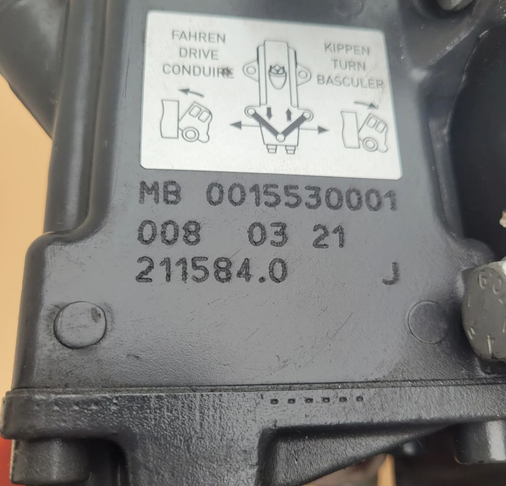 POMPKA PODNOSZENIA KABINY MERCEDES ATEGO NOWY ORYGINAŁ 0015530001 CHWALIM116 - Окачване на кабината за Камион: снимка 2 POMPKA PODNOSZENIA KABINY MERCEDES ATEGO NOWY ORYGINAŁ 0015530001 CHWALIM116 - Окачване на кабината за Камион: снимка 2