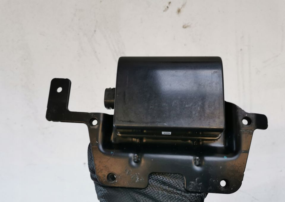 RADAR VOLVO FH4 RENAULT 22208484-P06 - Сензор за Камион: снимка 1 RADAR VOLVO FH4 RENAULT 22208484-P06 - Сензор за Камион: снимка 1