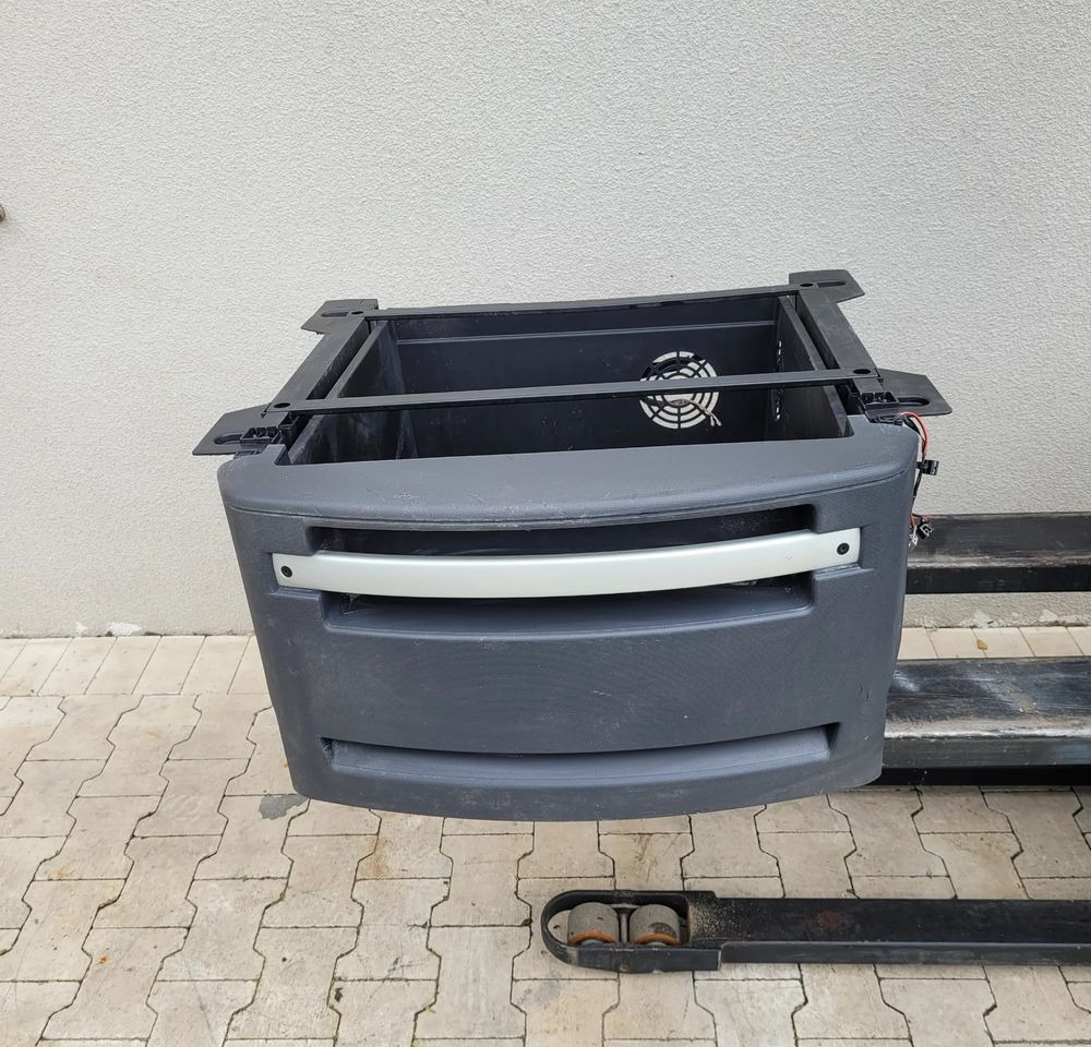 SCHOWEK LODOWKI RENAULT RANGE T 82313425 wysoka kabina - Кабина и интериор за Камион: снимка 1 SCHOWEK LODOWKI RENAULT RANGE T 82313425 wysoka kabina - Кабина и интериор за Камион: снимка 1