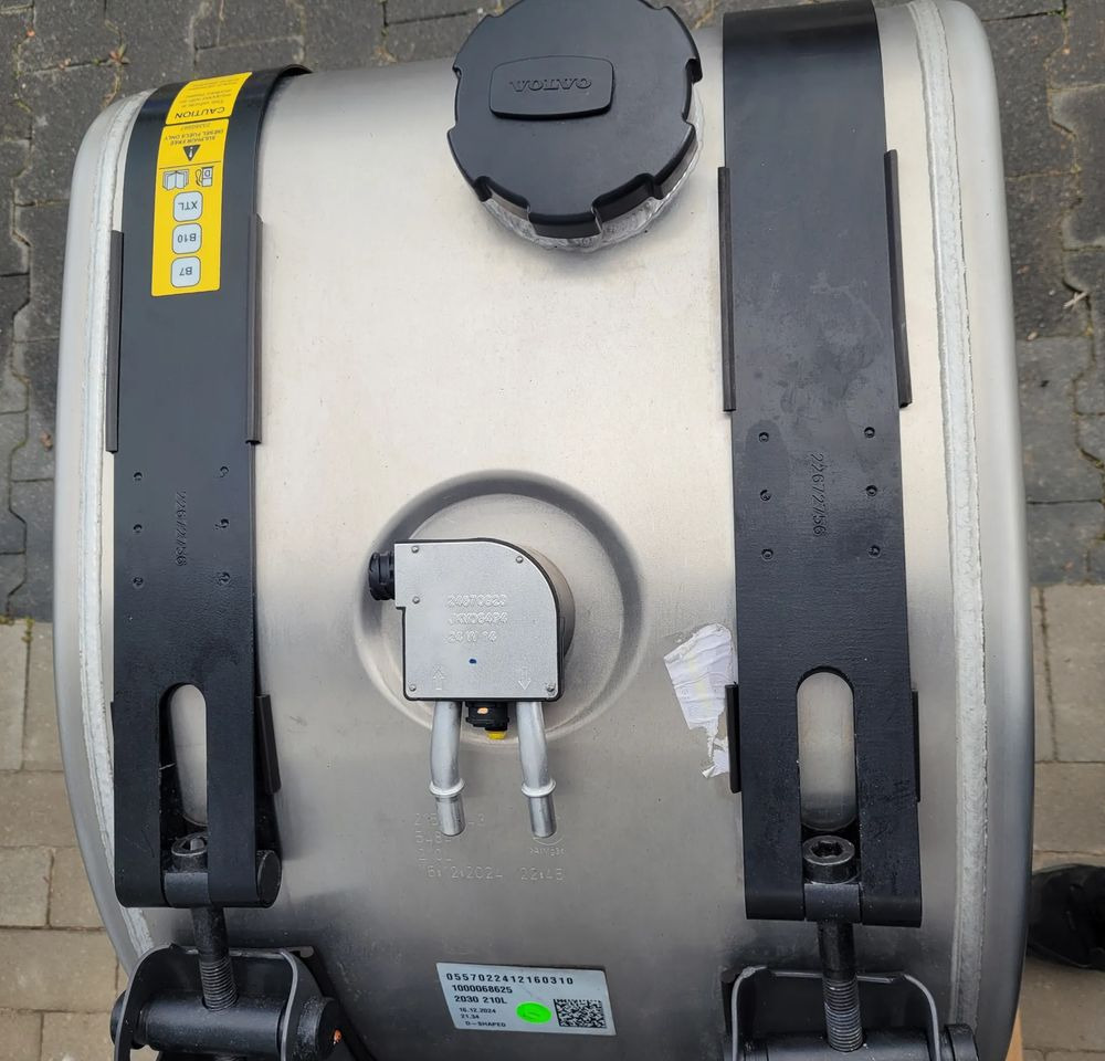 ZBIORNIK PALIWA VOLVO FH4 FH5 RENAULT 21516443 210L CHWALIM116 - Горивна система за Камион: снимка 4 ZBIORNIK PALIWA VOLVO FH4 FH5 RENAULT 21516443 210L CHWALIM116 - Горивна система за Камион: снимка 4