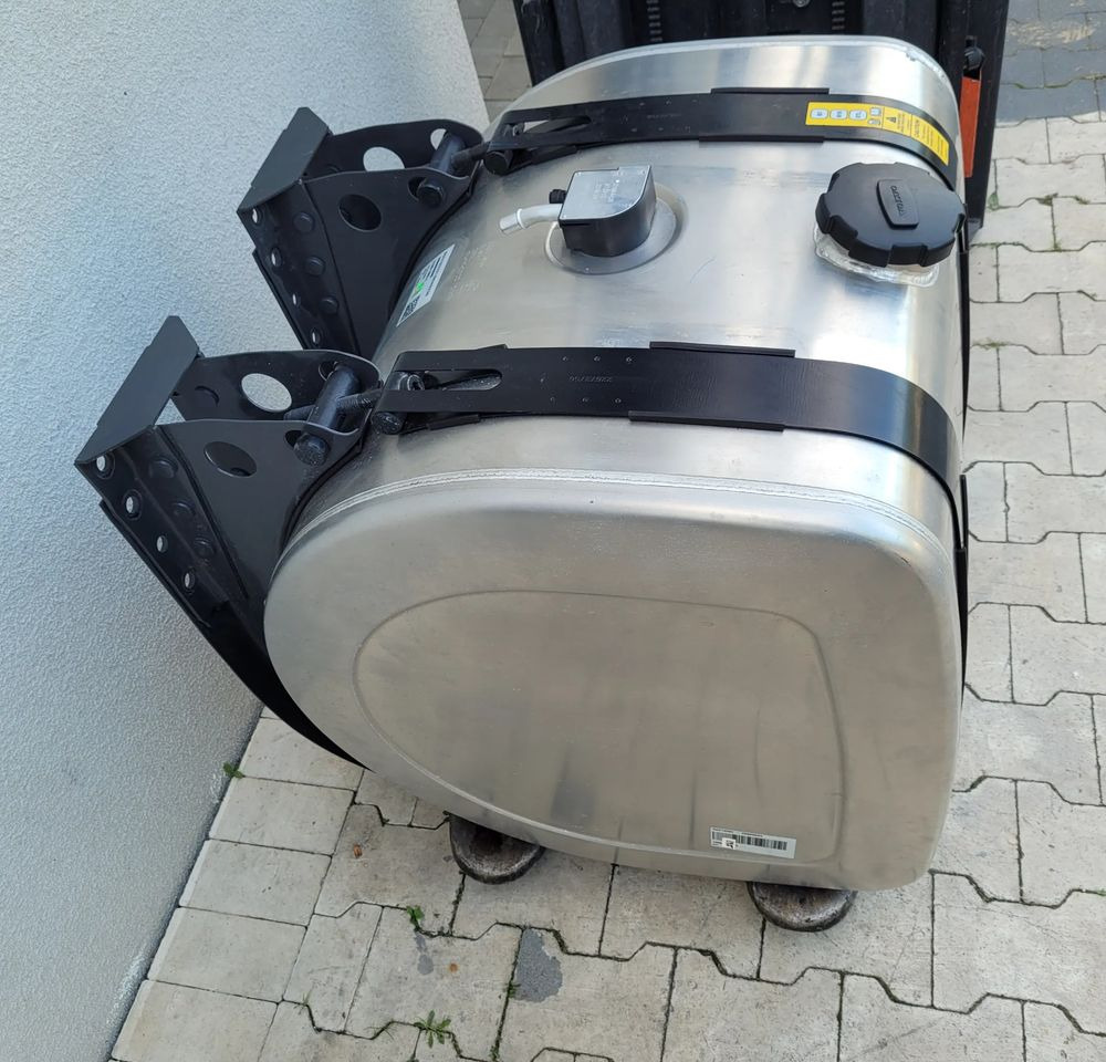 ZBIORNIK PALIWA VOLVO FH4 RENAULT 285L OM 22063854 70X70X70 - Горивна система за Камион: снимка 3 ZBIORNIK PALIWA VOLVO FH4 RENAULT 285L OM 22063854 70X70X70 - Горивна система за Камион: снимка 3