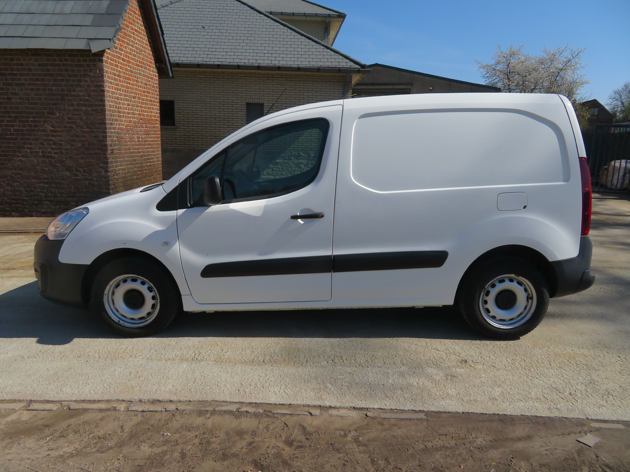 CITROËN Berlingo 1.6 BlueHDi CLUB - Товарен бус: снимка 4 CITROËN Berlingo 1.6 BlueHDi CLUB - Товарен бус: снимка 4