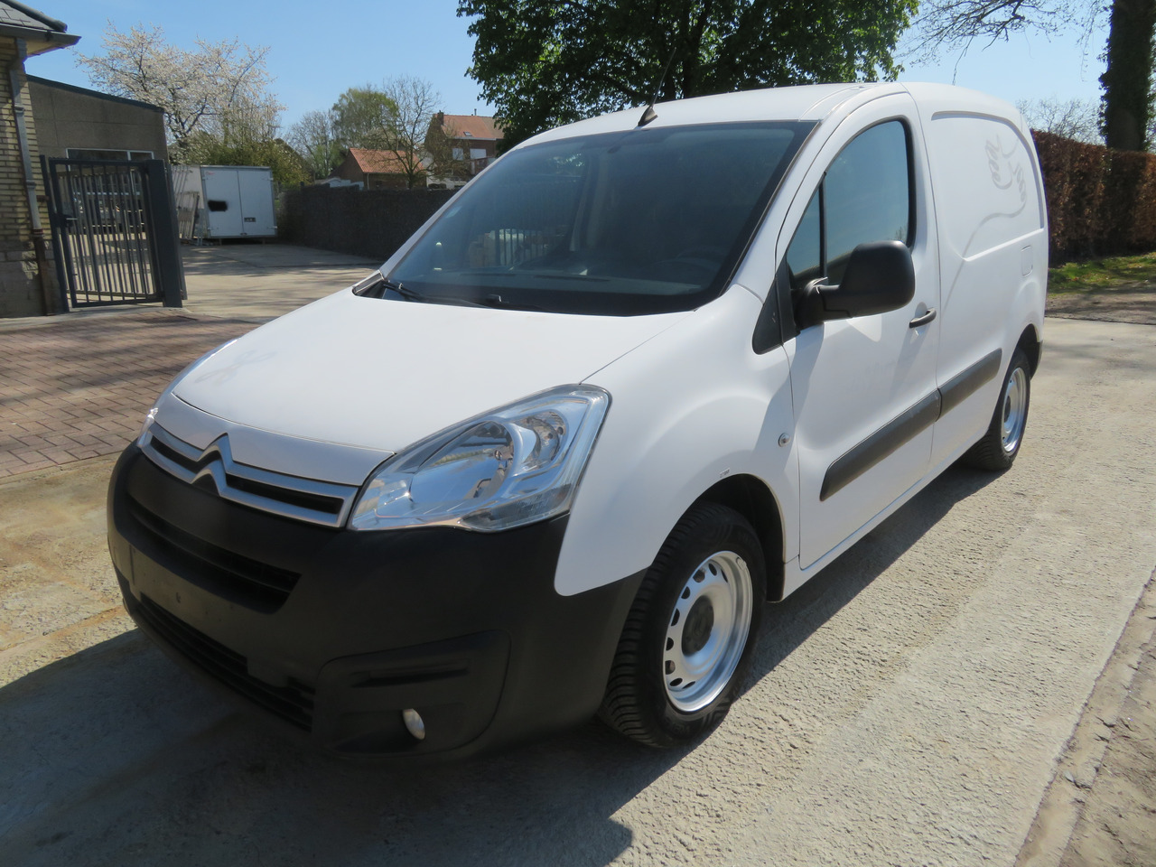CITROËN Berlingo 1.6 BlueHDi CLUB - Товарен бус: снимка 3 CITROËN Berlingo 1.6 BlueHDi CLUB - Товарен бус: снимка 3