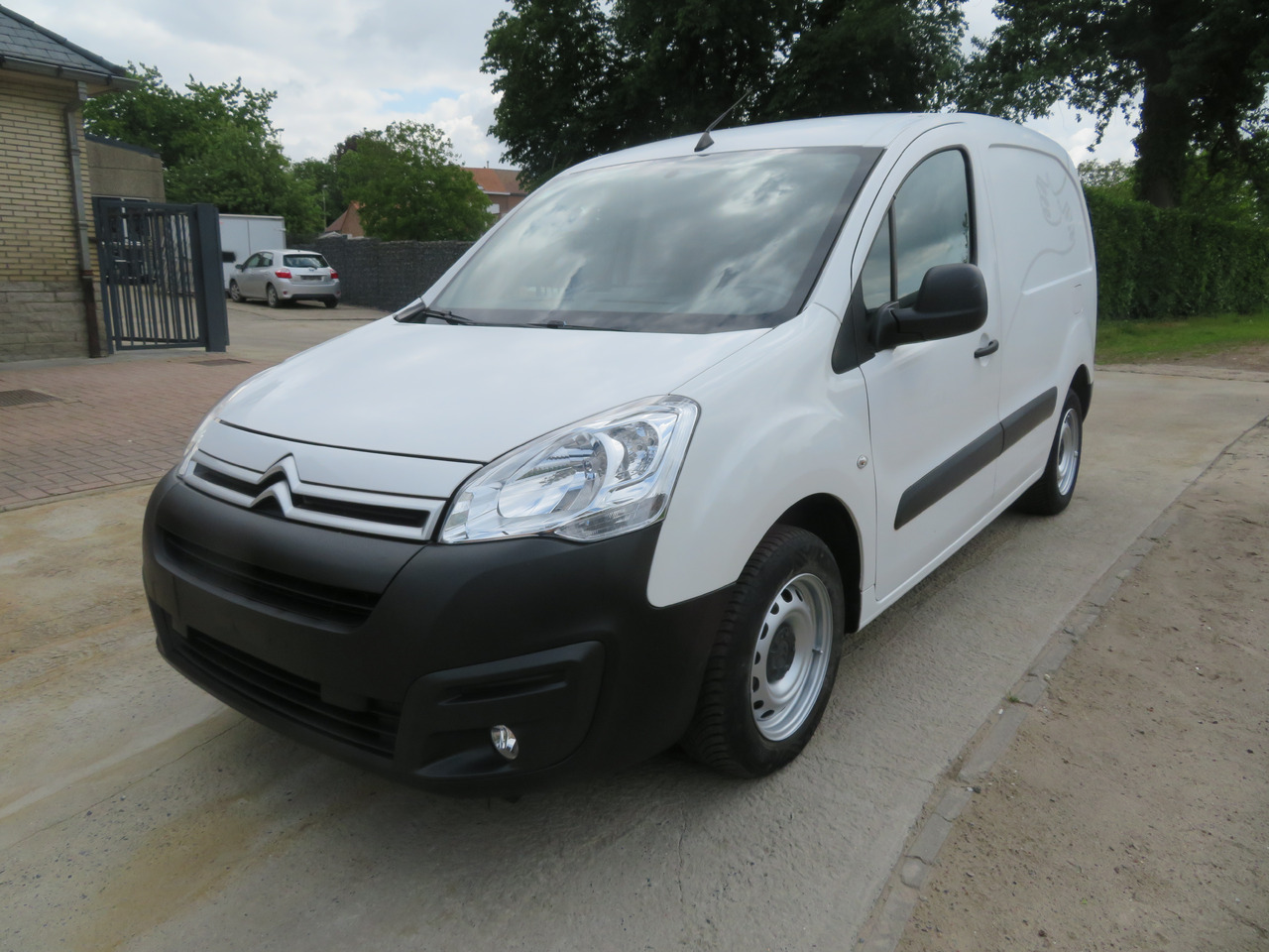 CITROËN Berlingo 1.6 BlueHDi CLUB - Товарен бус: снимка 3 CITROËN Berlingo 1.6 BlueHDi CLUB - Товарен бус: снимка 3