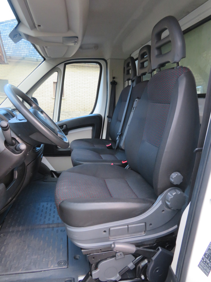 Лекотоварен автомобил фургон Citroën Jumper 2.0 Blue HDi: снимка 15
