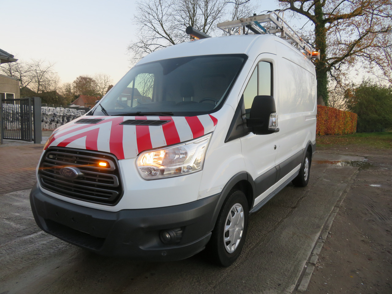 Ford Transit 2.0TDCi - L2H2 - Товарен бус: снимка 3 Ford Transit 2.0TDCi - L2H2 - Товарен бус: снимка 3