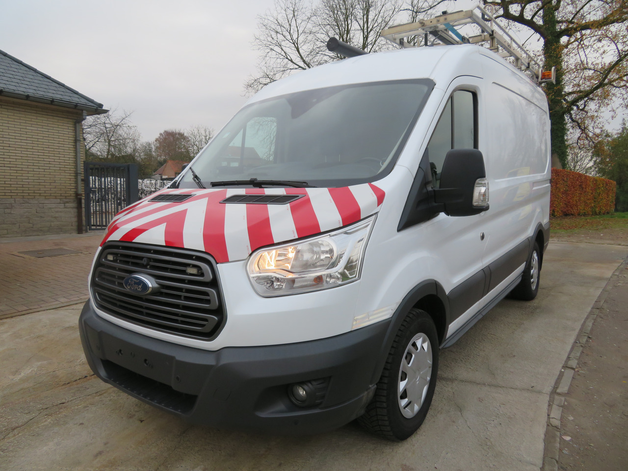 Ford Transit 2.0TDCi - L2H2 - Товарен бус: снимка 3 Ford Transit 2.0TDCi - L2H2 - Товарен бус: снимка 3