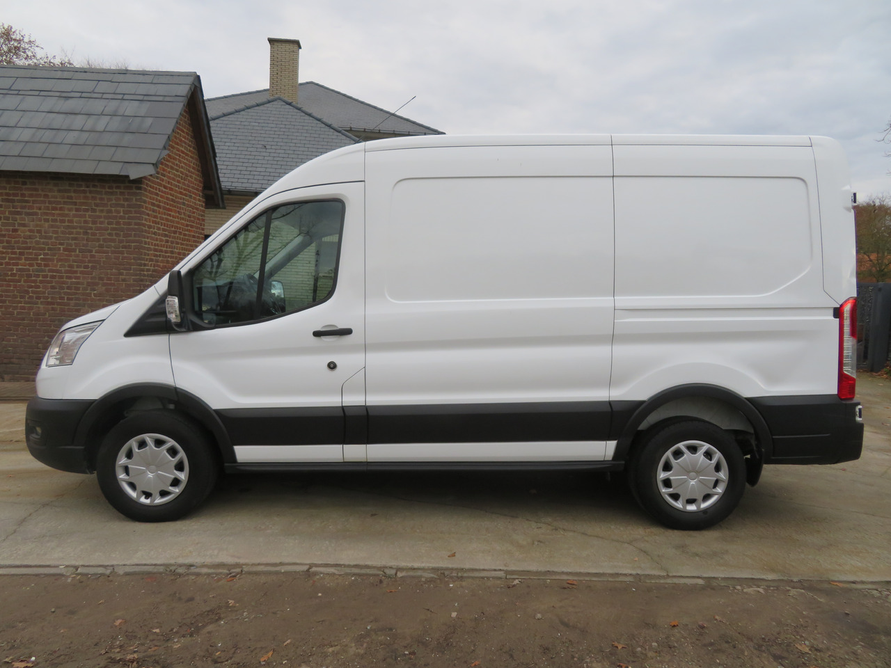 Ford Transit 2.0TDCi TREND - L2H2 - Товарен бус: снимка 4 Ford Transit 2.0TDCi TREND - L2H2 - Товарен бус: снимка 4