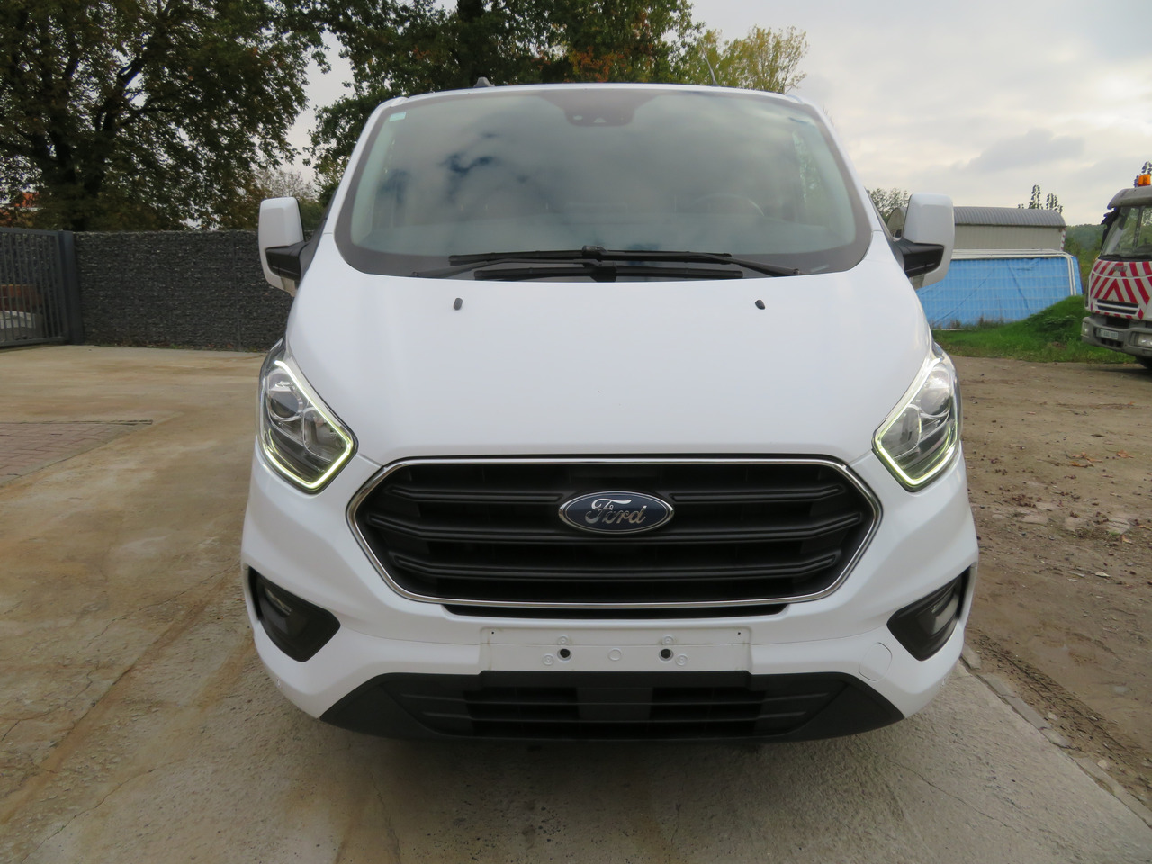 Ford Transit Custom 2.0tdci - Малък ван: снимка 2 Ford Transit Custom 2.0tdci - Малък ван: снимка 2