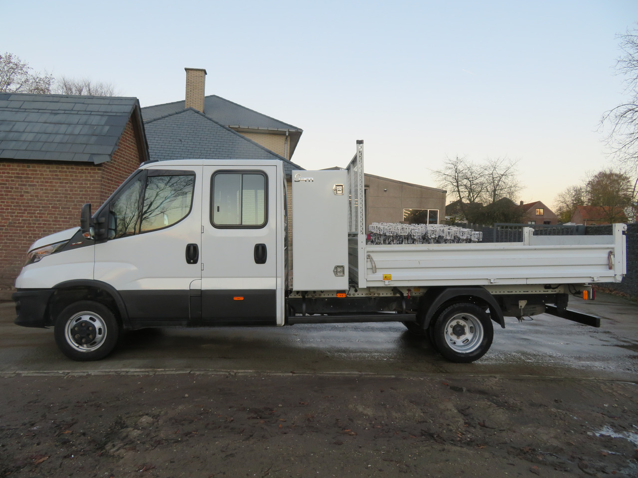 Iveco Daily 35C16 3.0 - Бус самосвал, Бус с двойна кабина: снимка 4 Iveco Daily 35C16 3.0 - Бус самосвал, Бус с двойна кабина: снимка 4