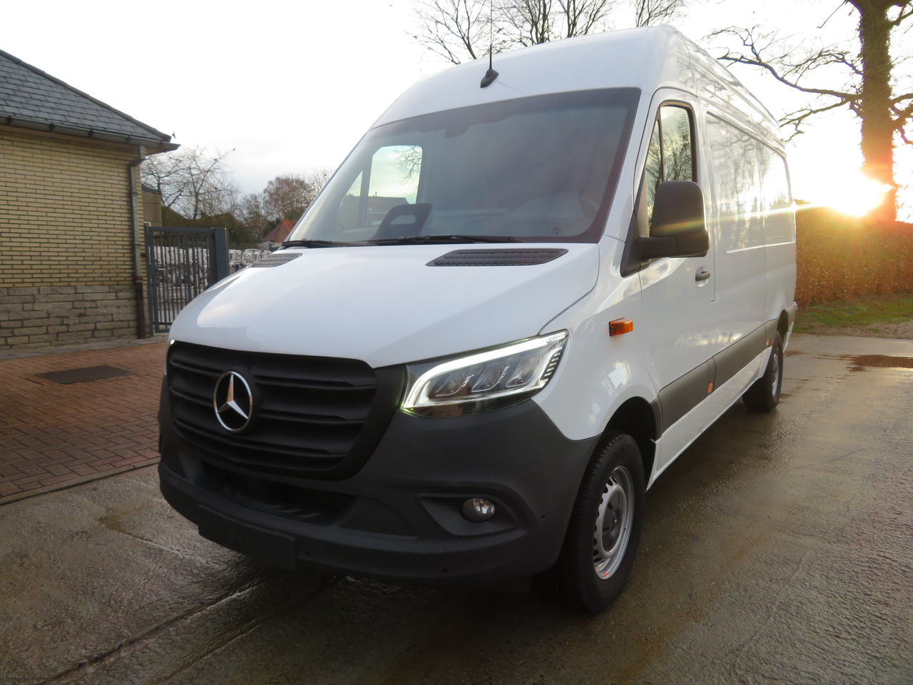 Mercedes-Benz Sprinter 317cdi - PRO edition 9GTronic - Товарен бус: снимка 3 Mercedes-Benz Sprinter 317cdi - PRO edition 9GTronic - Товарен бус: снимка 3
