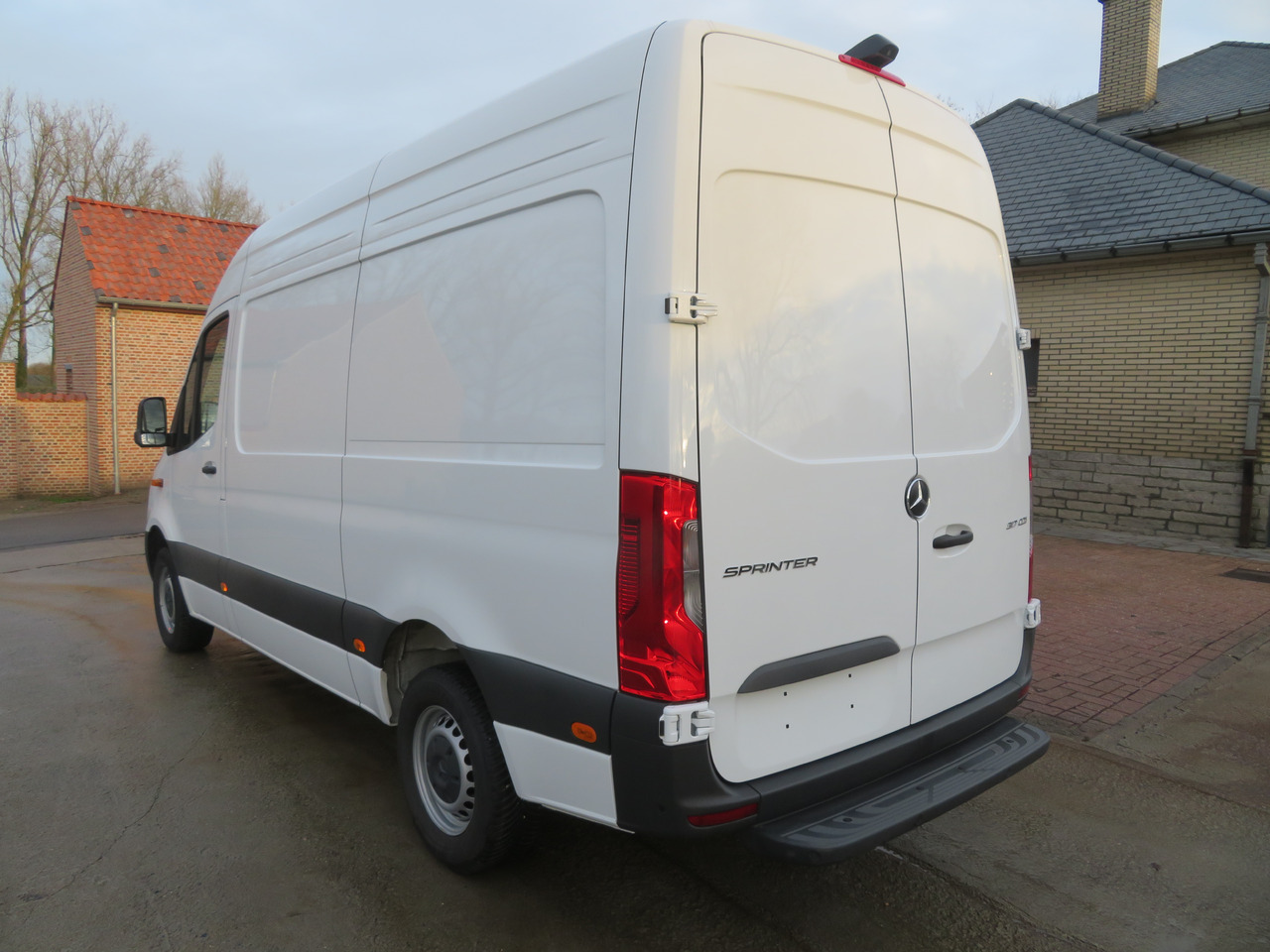 Mercedes-Benz Sprinter 317cdi - PRO edition 9GTronic - Товарен бус: снимка 5 Mercedes-Benz Sprinter 317cdi - PRO edition 9GTronic - Товарен бус: снимка 5