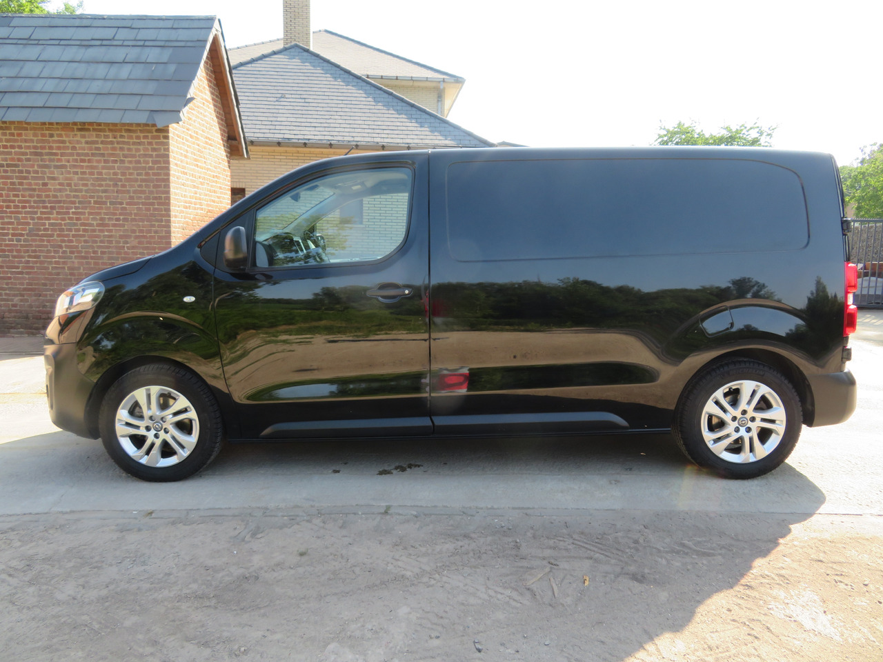 OPEL Vivaro 2.0 Turbo - L2H1 - Малък ван: снимка 4 OPEL Vivaro 2.0 Turbo - L2H1 - Малък ван: снимка 4