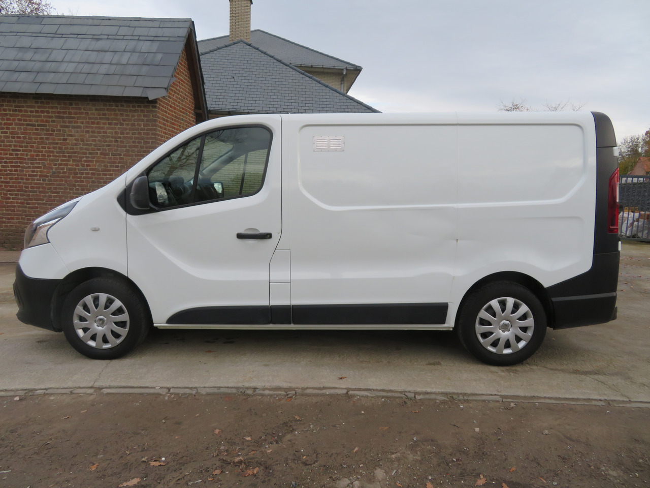 Renault Trafic 1.6dCi L1H1 - Малък ван: снимка 4 Renault Trafic 1.6dCi L1H1 - Малък ван: снимка 4