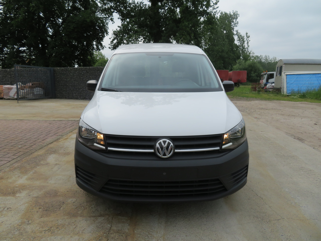 VOLKSWAGEN Caddy 2.0 TDi - Малък ван: снимка 2 VOLKSWAGEN Caddy 2.0 TDi - Малък ван: снимка 2