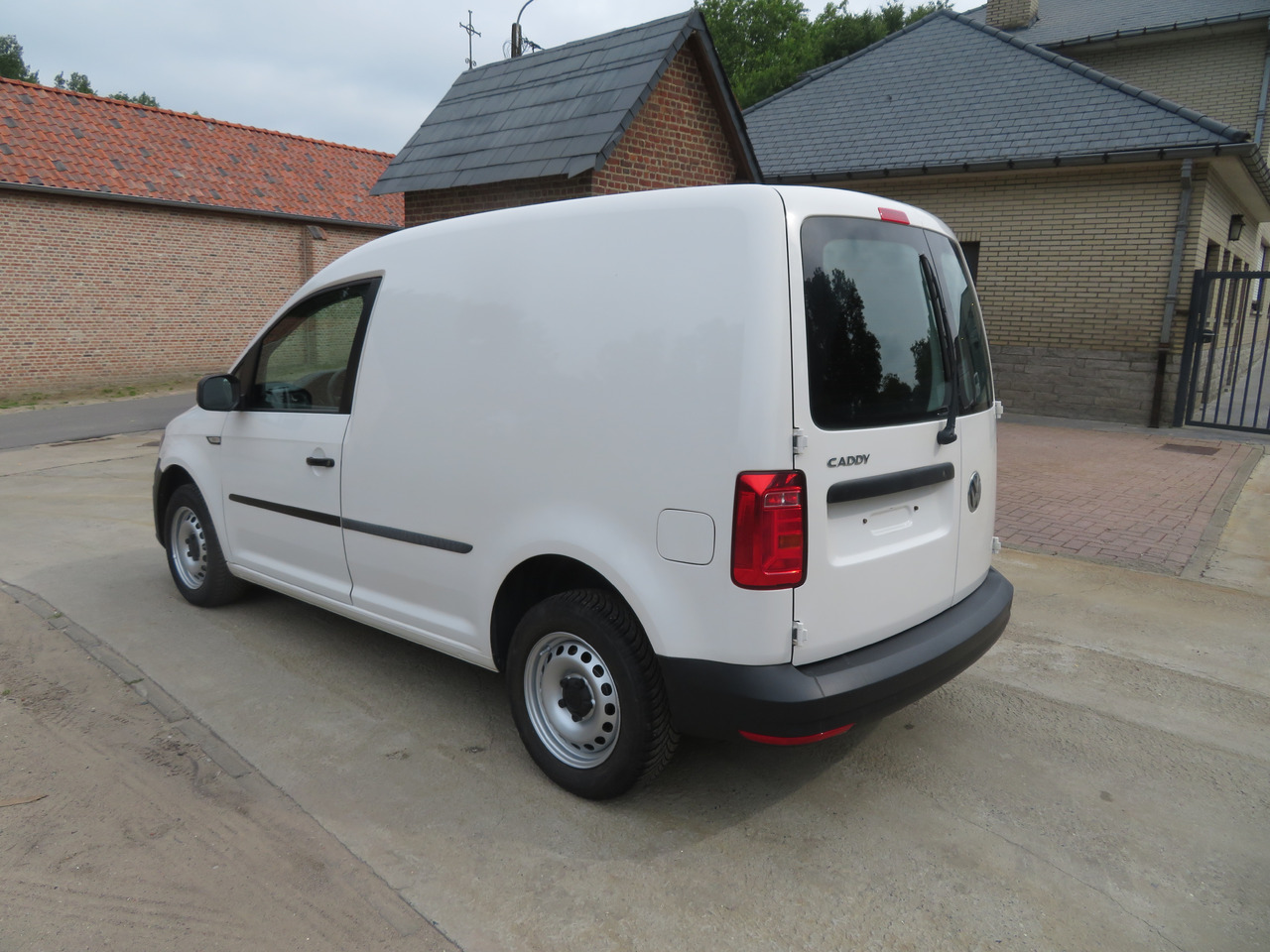 VOLKSWAGEN Caddy 2.0 TDi - Малък ван: снимка 5 VOLKSWAGEN Caddy 2.0 TDi - Малък ван: снимка 5