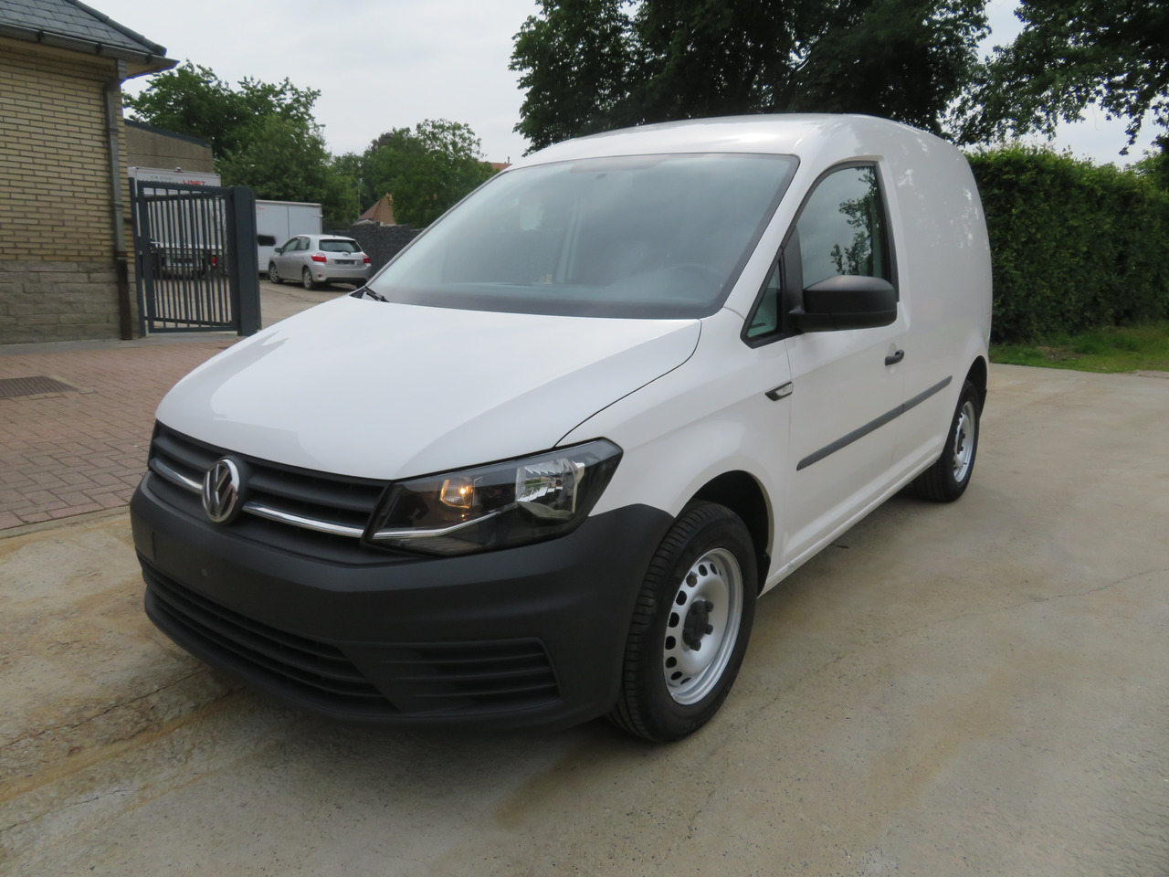 VOLKSWAGEN Caddy 2.0 TDi - Малък ван: снимка 3 VOLKSWAGEN Caddy 2.0 TDi - Малък ван: снимка 3