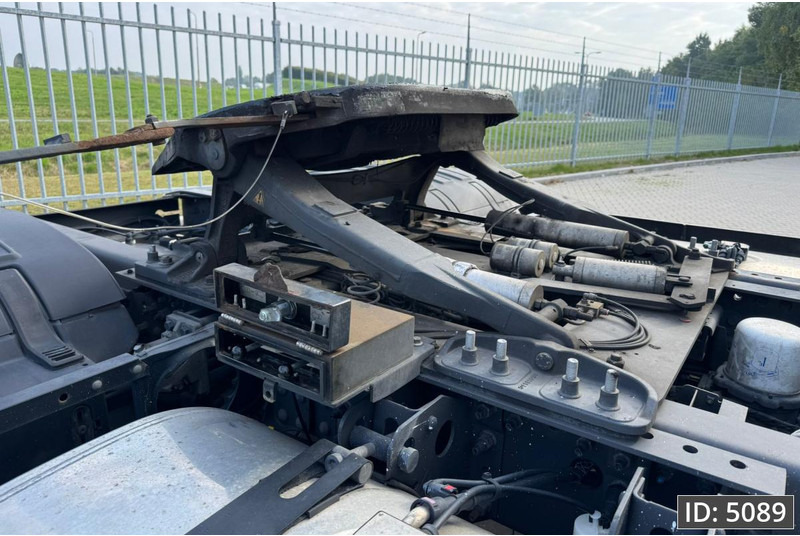 Volvo FH 460 Globetrotter XL, Euro 6, / Like new! / Special interior / Standklima / 2 Tanks - Влекач: снимка 5 Volvo FH 460 Globetrotter XL, Euro 6, / Like new! / Special interior / Standklima / 2 Tanks - Влекач: снимка 5