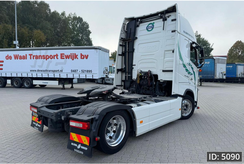 Volvo FH 460 Globetrotter XL, Euro 6, Mega / Like new! / Special interior / Standklima / 2 Tanks - Влекач: снимка 3 Volvo FH 460 Globetrotter XL, Euro 6, Mega / Like new! / Special interior / Standklima / 2 Tanks - Влекач: снимка 3
