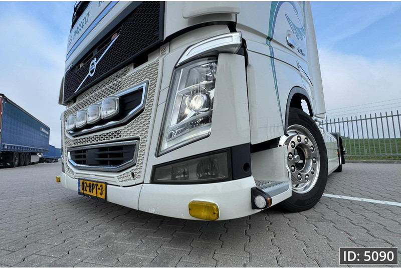 Volvo FH 460 Globetrotter XL, Euro 6, Mega / Like new! / Special interior / Standklima / 2 Tanks - Влекач: снимка 5 Volvo FH 460 Globetrotter XL, Euro 6, Mega / Like new! / Special interior / Standklima / 2 Tanks - Влекач: снимка 5