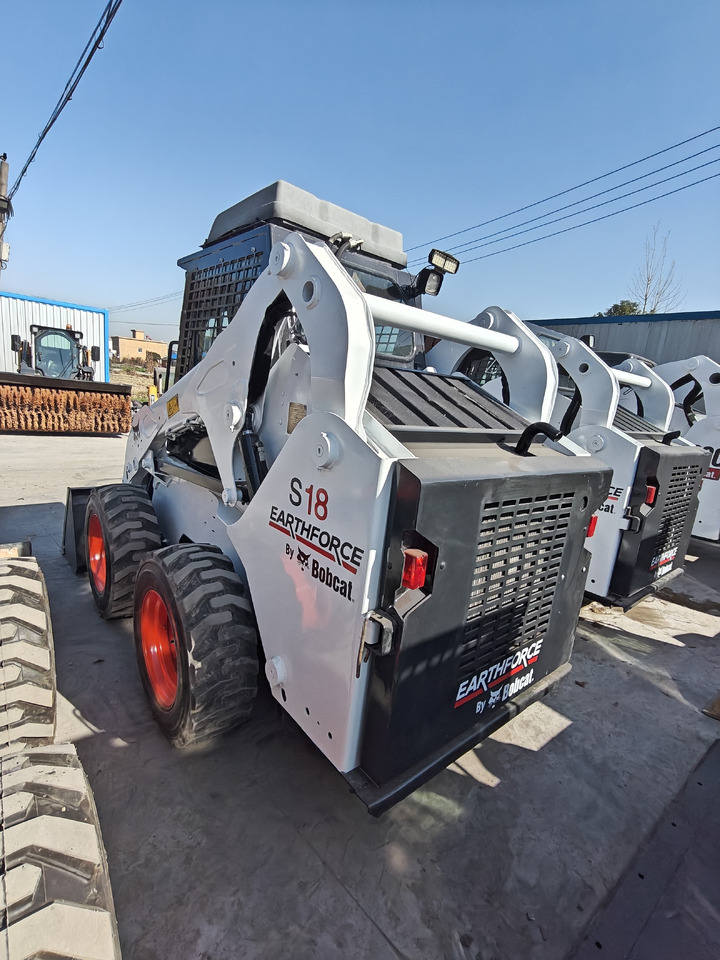 Мини челен товарач BOBCAT S18 Skid Steer Loader Click for Disconunt: снимка 4 Мини челен товарач BOBCAT S18 Skid Steer Loader Click for Disconunt: снимка 4