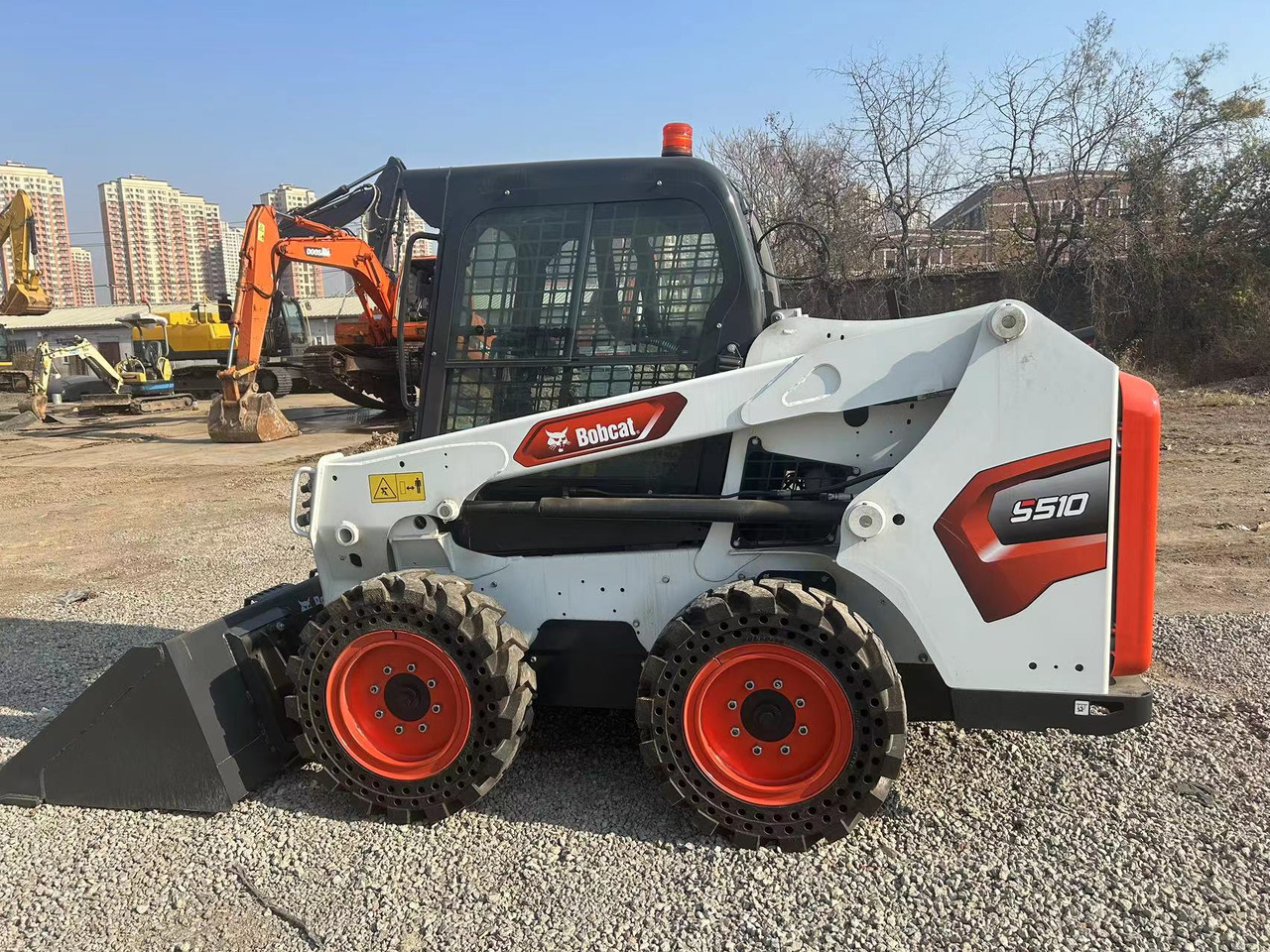 BOBCAT S510 Skid Steer Loader - Мини челен товарач: снимка 2 BOBCAT S510 Skid Steer Loader - Мини челен товарач: снимка 2