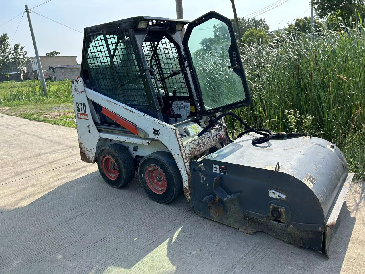BOBCAT S70 Sliding Sweeper Click for Discount - Мини челен товарач: снимка 3 BOBCAT S70 Sliding Sweeper Click for Discount - Мини челен товарач: снимка 3