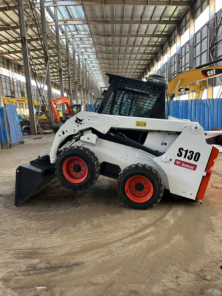 BOBCAT Skid Steer Loader S130 - Мини челен товарач: снимка 5 BOBCAT Skid Steer Loader S130 - Мини челен товарач: снимка 5