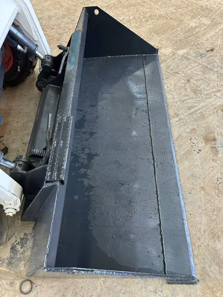 BOBCAT Skid Steer Loader S130 - Мини челен товарач: снимка 4 BOBCAT Skid Steer Loader S130 - Мини челен товарач: снимка 4