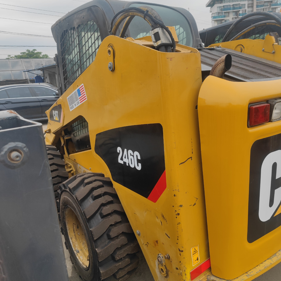 CAT 246C Skid Steer Loader - Мини челен товарач: снимка 3 CAT 246C Skid Steer Loader - Мини челен товарач: снимка 3