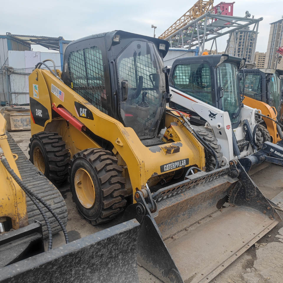 CAT 246C Skid Steer Loader - Мини челен товарач: снимка 5 CAT 246C Skid Steer Loader - Мини челен товарач: снимка 5