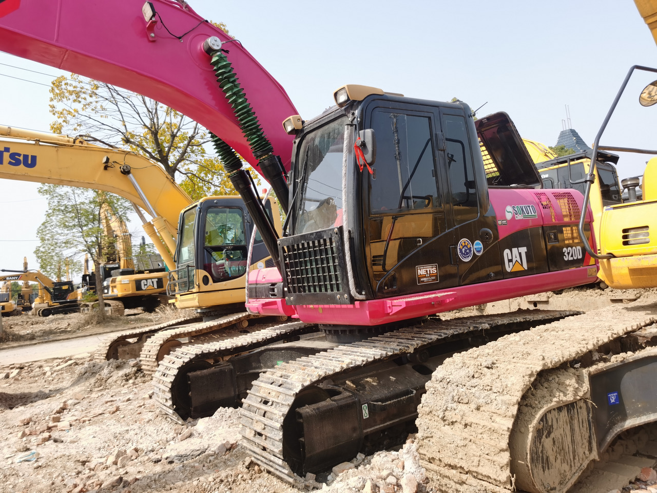 CATERPILLAR 320D(dragon fruit color) - Верижен багер: снимка 3 CATERPILLAR 320D(dragon fruit color) - Верижен багер: снимка 3