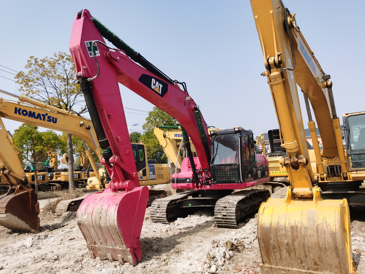 CATERPILLAR 320D(dragon fruit color) - Верижен багер: снимка 2 CATERPILLAR 320D(dragon fruit color) - Верижен багер: снимка 2