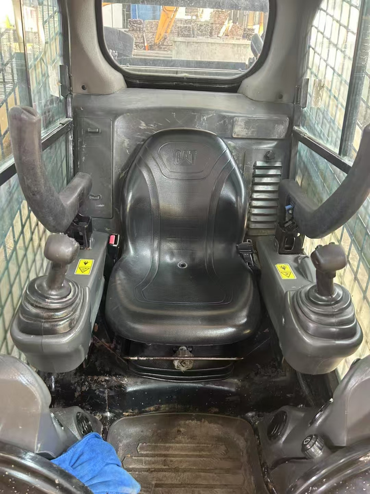 CATERPILLAR CAT260D Skid Steer Loader - Мини челен товарач: снимка 4 CATERPILLAR CAT260D Skid Steer Loader - Мини челен товарач: снимка 4
