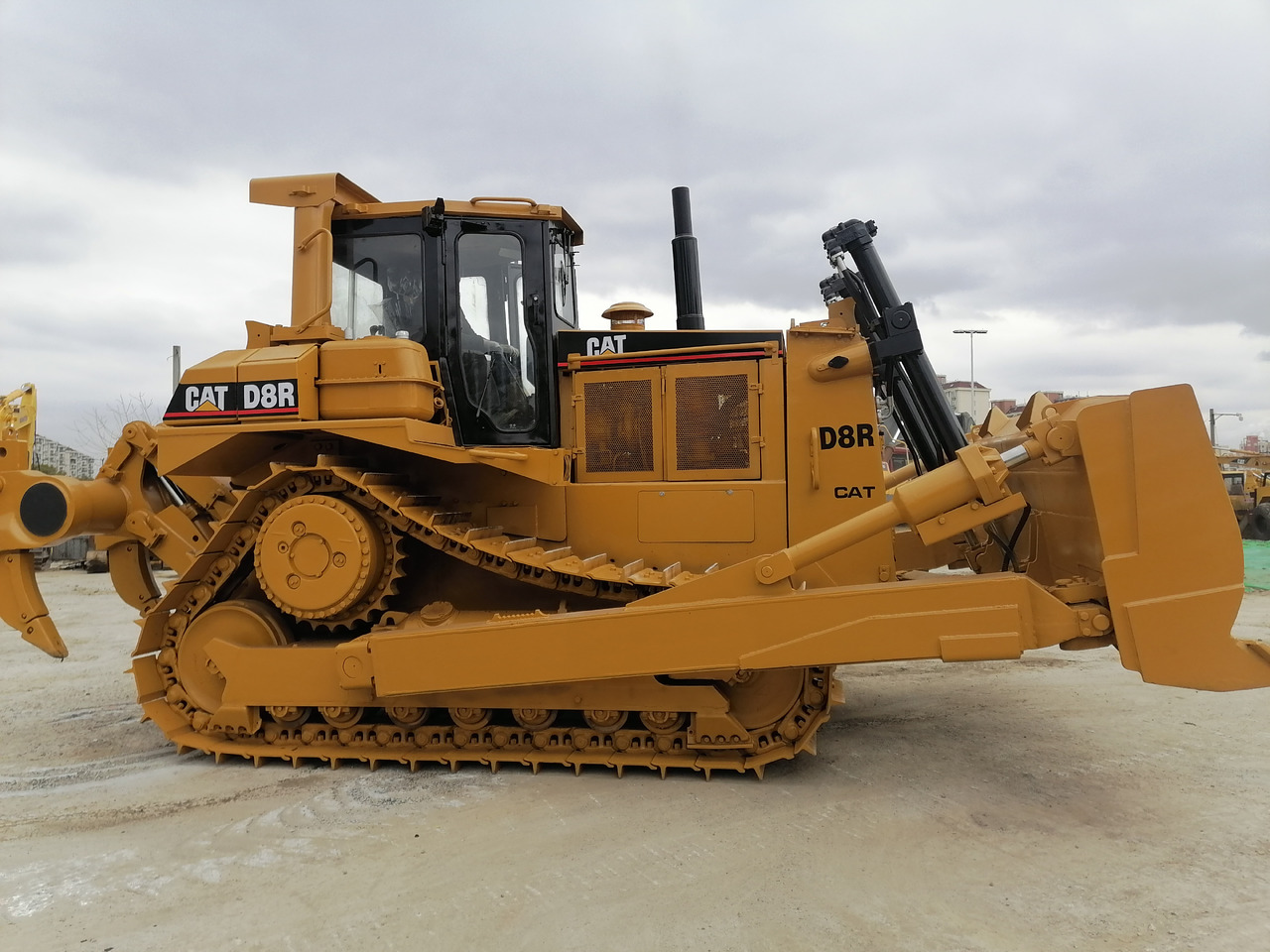 CATERPILLAR D8R - Булдозер: снимка 1 CATERPILLAR D8R - Булдозер: снимка 1