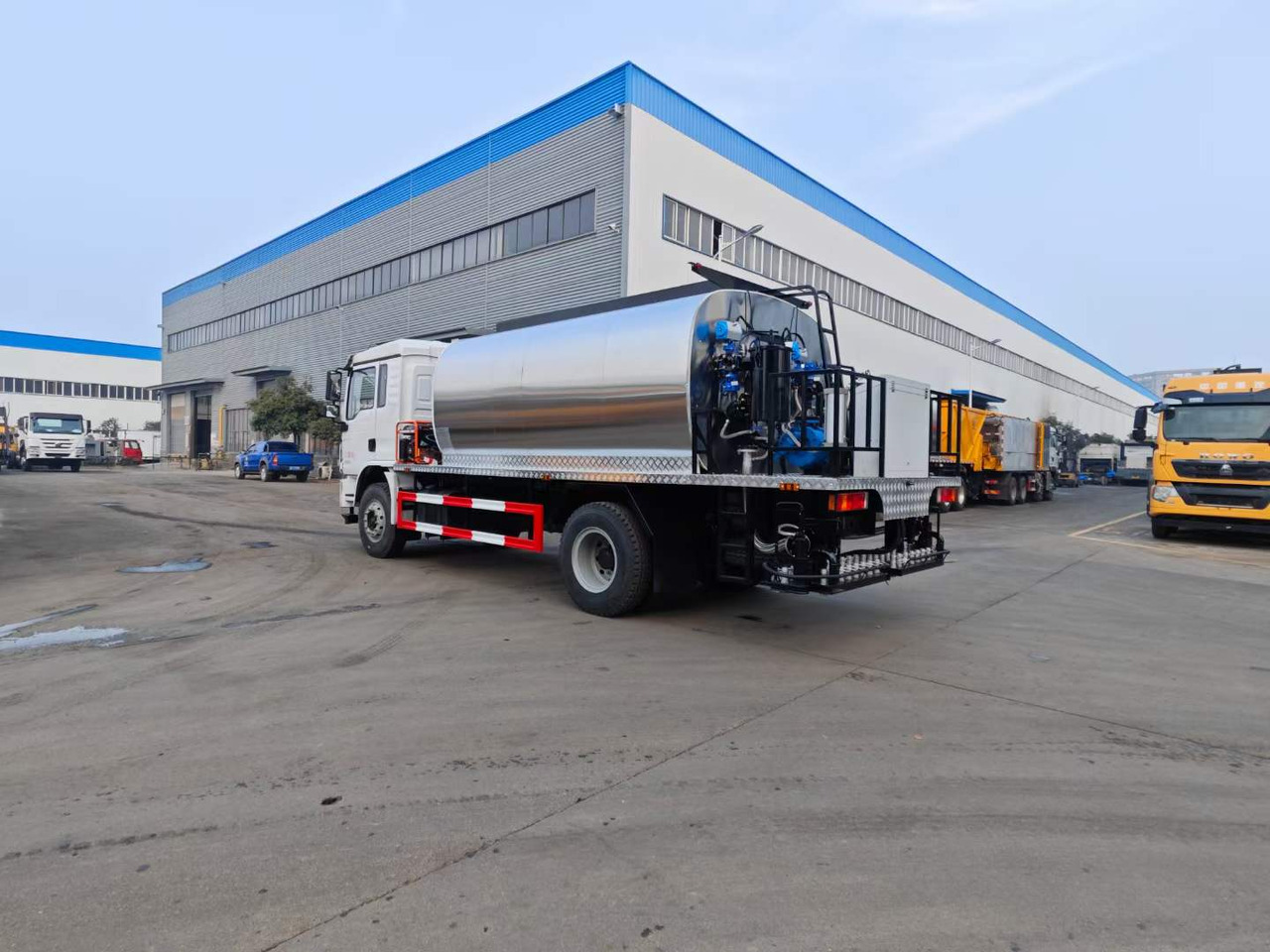 Асфалтополагач DONGFENG Asphalt Spreader: снимка 6