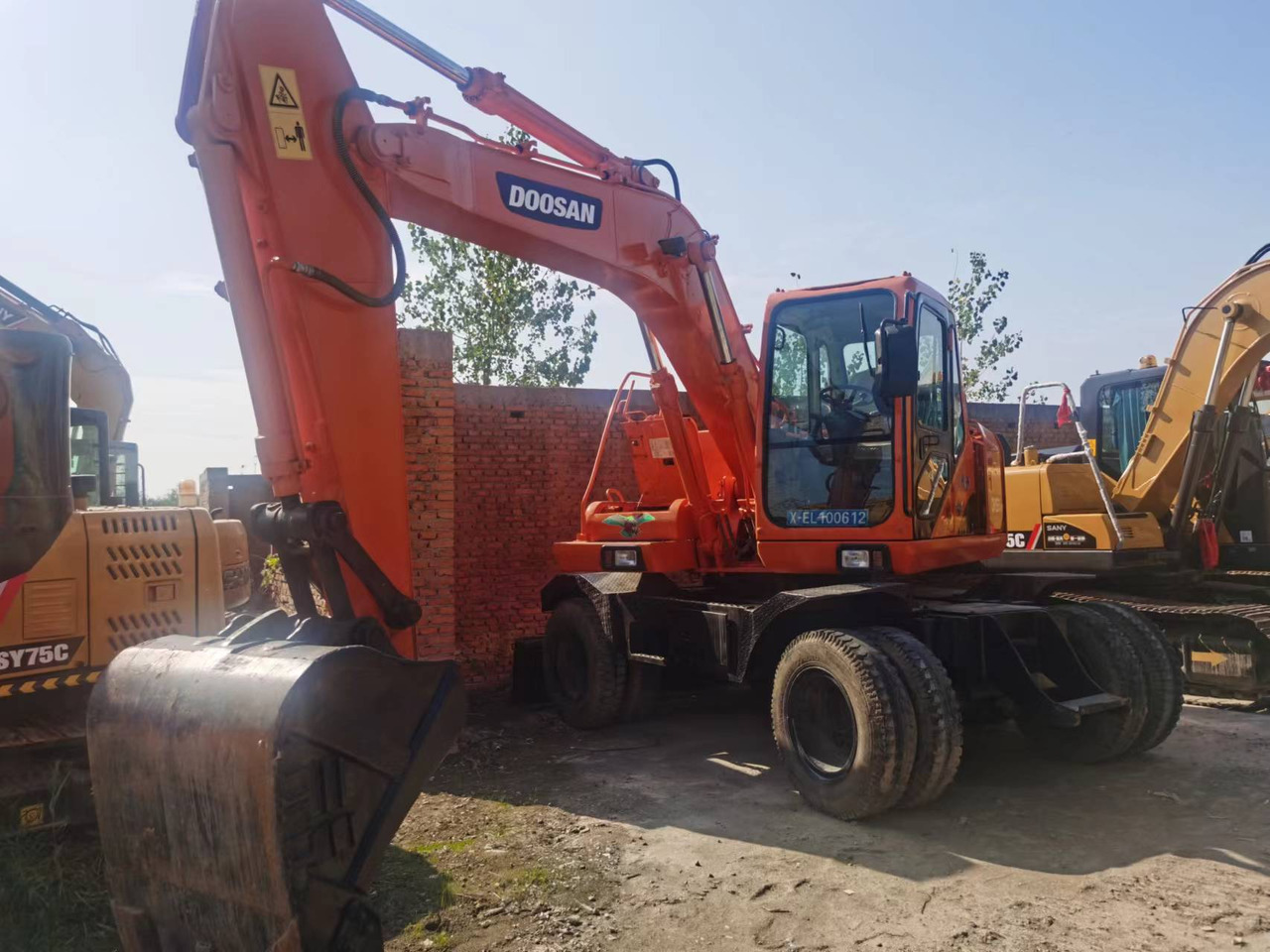 DOOSAN DH150W-7 - Верижен багер: снимка 1 DOOSAN DH150W-7 - Верижен багер: снимка 1
