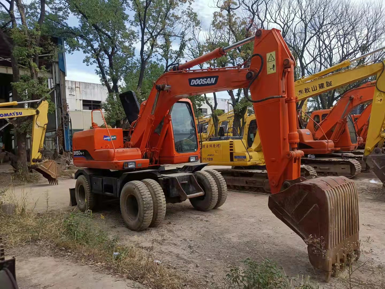 DOOSAN DH150W-7 - Верижен багер: снимка 4 DOOSAN DH150W-7 - Верижен багер: снимка 4