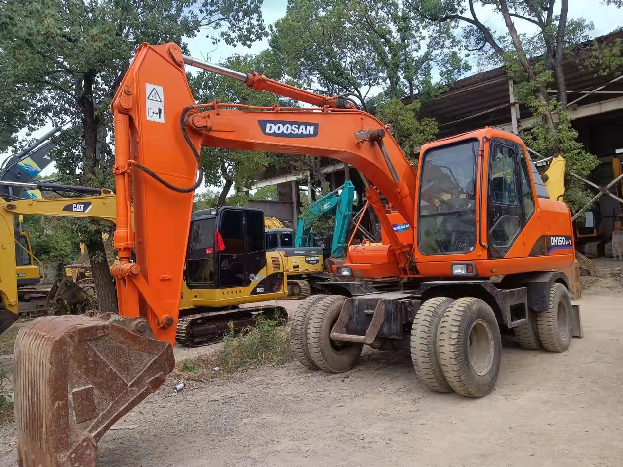 DOOSAN DH150W-7 - Верижен багер: снимка 1 DOOSAN DH150W-7 - Верижен багер: снимка 1