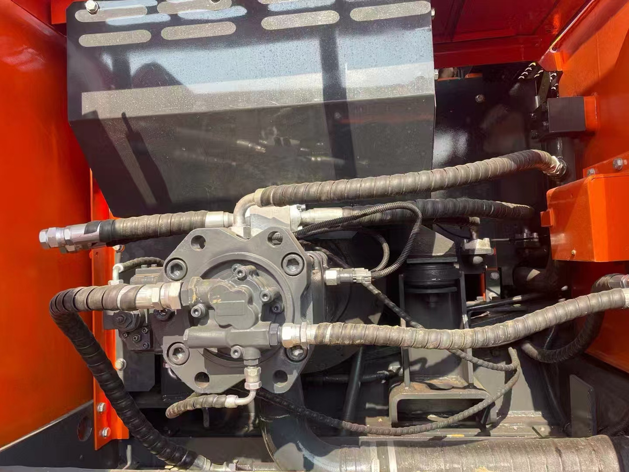 DOOSAN DH225L-9C - Верижен багер: снимка 4 DOOSAN DH225L-9C - Верижен багер: снимка 4