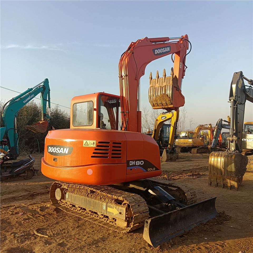 DOOSAN DH80GOLD - Верижен багер: снимка 2 DOOSAN DH80GOLD - Верижен багер: снимка 2