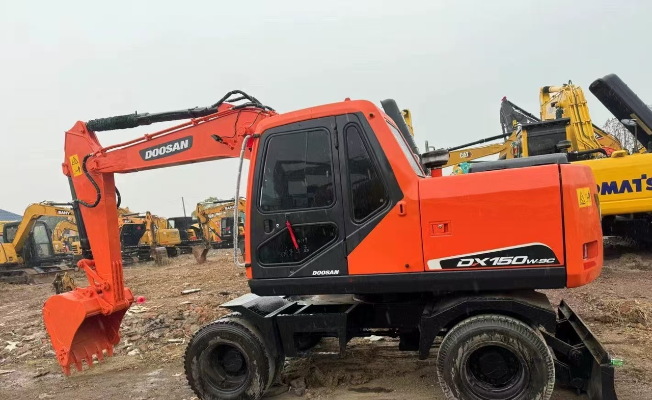 DOOSAN DX150W Wheel Excavator Good Condition - Колесен багер: снимка 2 DOOSAN DX150W Wheel Excavator Good Condition - Колесен багер: снимка 2
