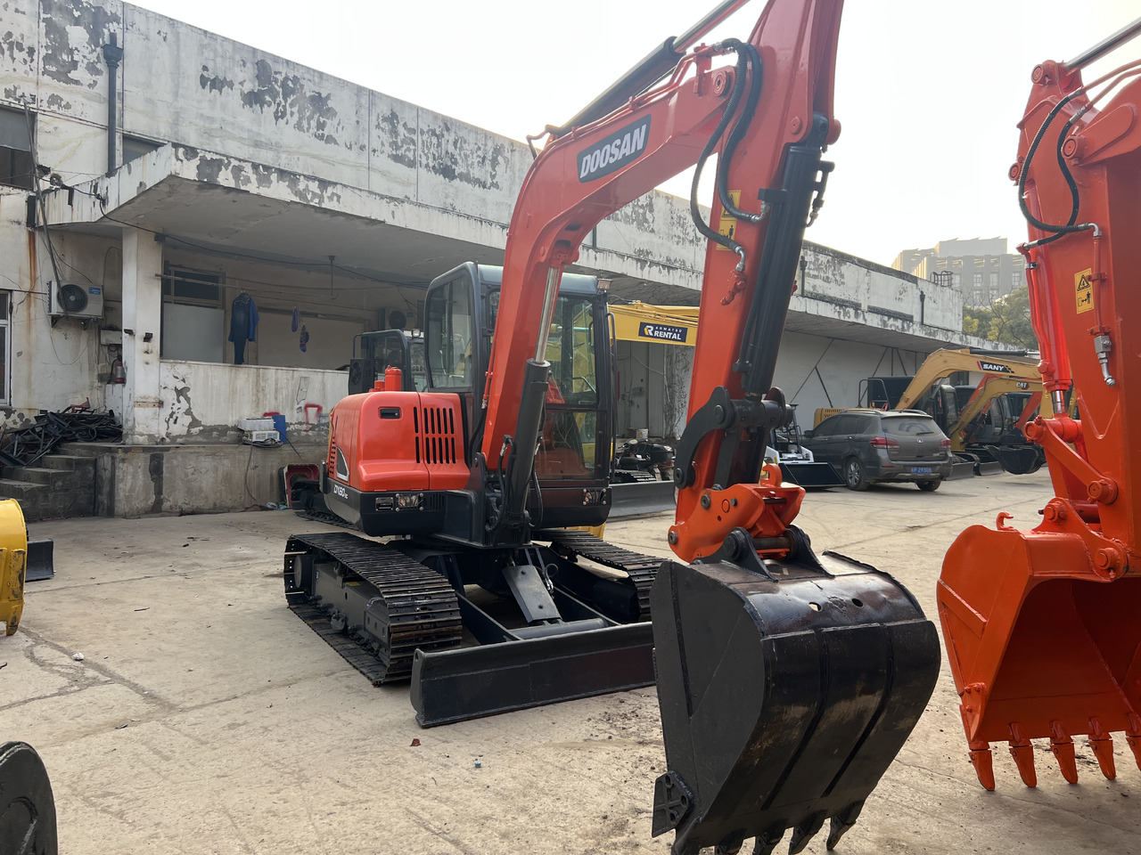DOOSAN DX60-9C - Верижен багер: снимка 2 DOOSAN DX60-9C - Верижен багер: снимка 2
