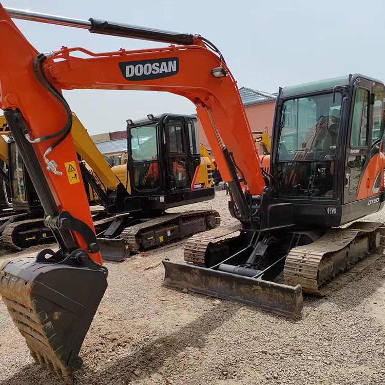 DOOSAN DX60 - Верижен багер: снимка 3 DOOSAN DX60 - Верижен багер: снимка 3