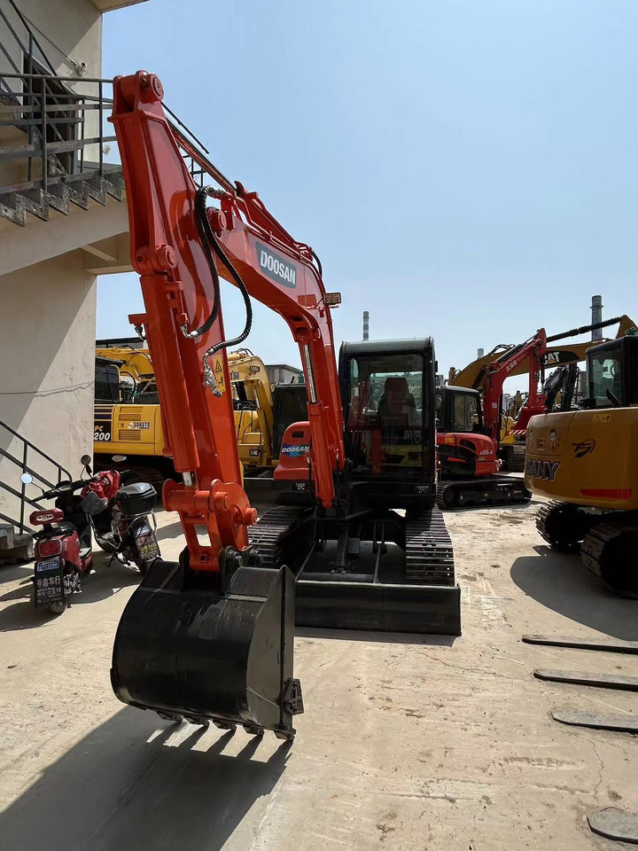 DOOSAN DX60 Mini excavator 6ton - Мини багер: снимка 1 DOOSAN DX60 Mini excavator 6ton - Мини багер: снимка 1