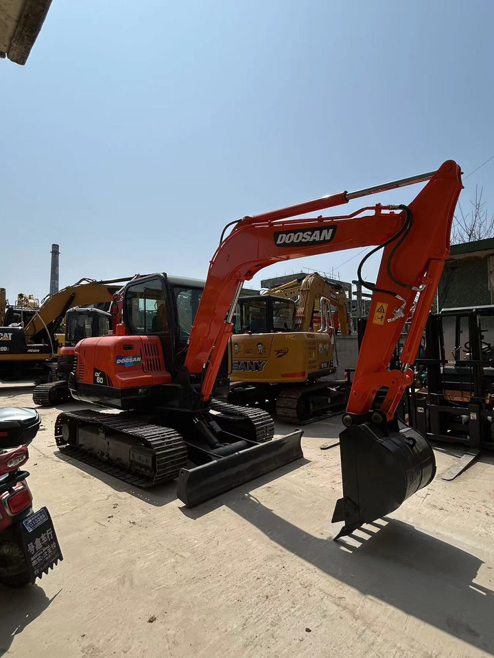 DOOSAN DX60 Mini excavator 6ton - Мини багер: снимка 2 DOOSAN DX60 Mini excavator 6ton - Мини багер: снимка 2