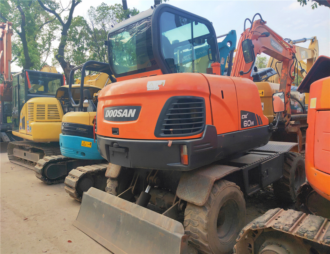 DOOSAN Mini Excavator DX60W Click Here for Discount - Мини багер: снимка 1 DOOSAN Mini Excavator DX60W Click Here for Discount - Мини багер: снимка 1