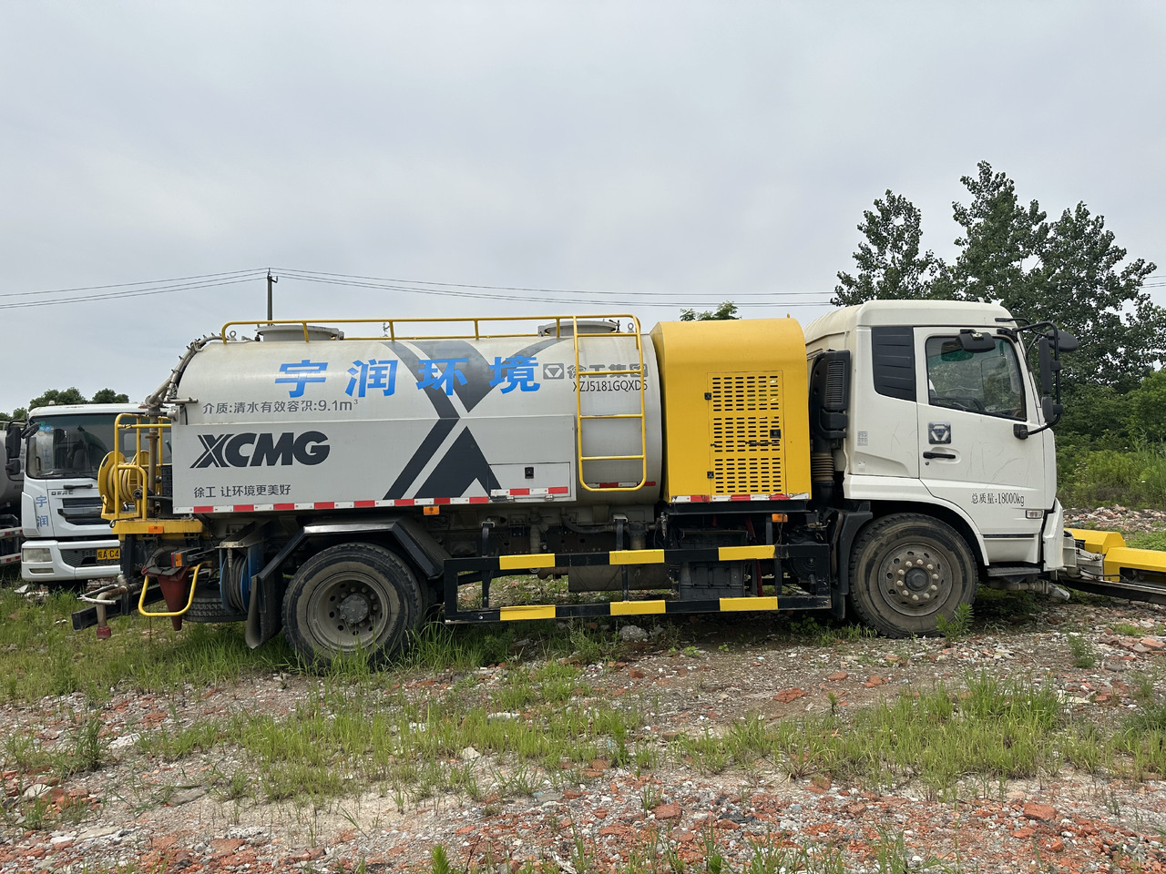 Dongfeng - Каналопочистваща машина: снимка 1 Dongfeng - Каналопочистваща машина: снимка 1